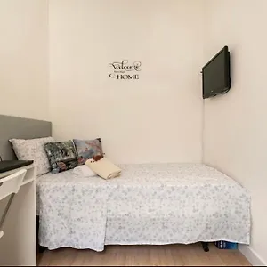 Habitacion Privada En Piso Compartido Junto A La Sagrada Familia , Barcelona España